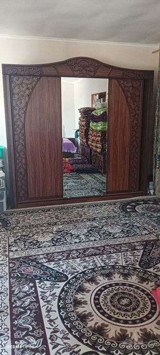 Спальный мебель сотилади