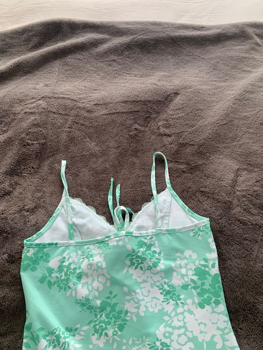 rochița verde pe corp