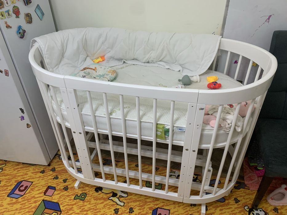 Детский манеж с маятником