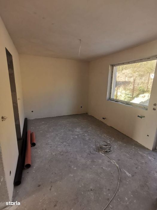 Casa individuala cu terasa,panorama spre lac, garaj, teren 300mp
