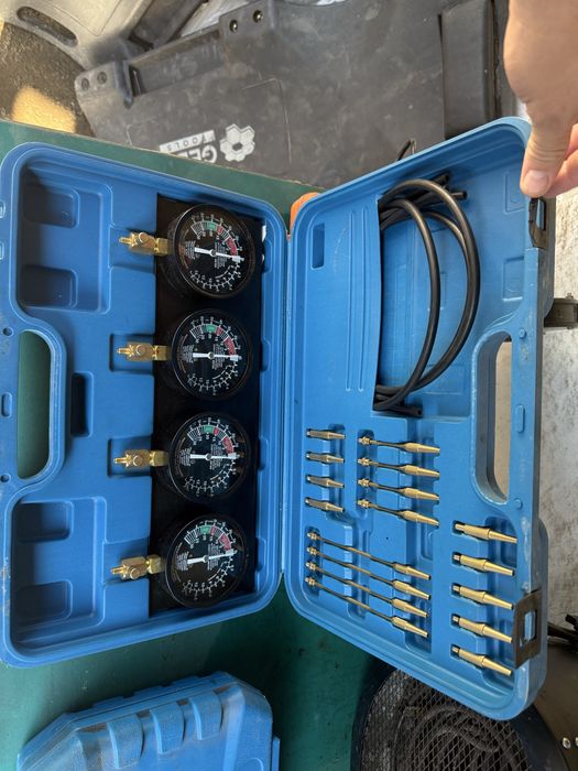 Scule service/ se vand cu totul / aspirator umed uscat/ presa arcuri/ centrare ambreiaj/ trusa frane/ cric / aeroterma 9kw/ truse
