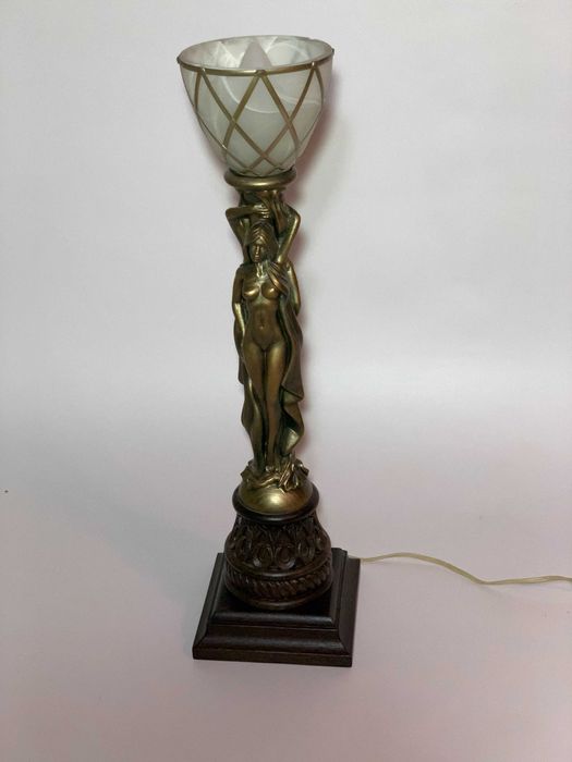 Настольный светильник