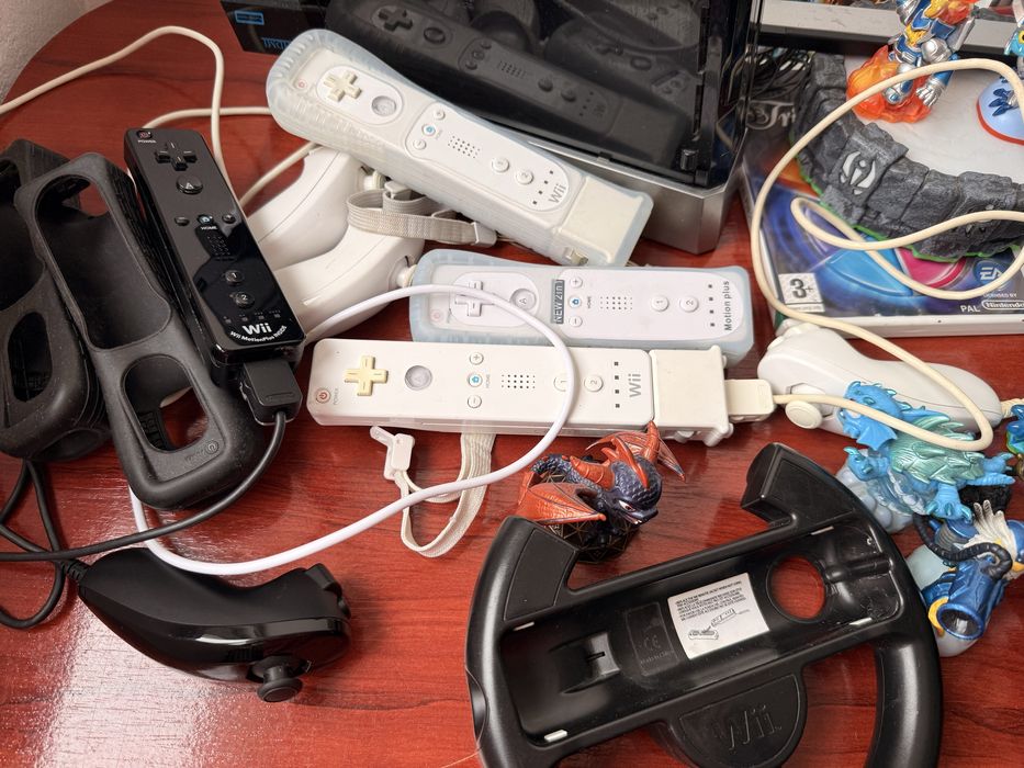 Nintendo Wii cu accesorii Skylabders