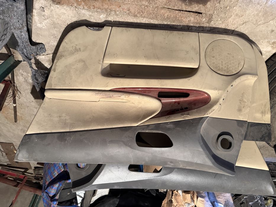 Продам дверные карты лексус GS  s190 кузов