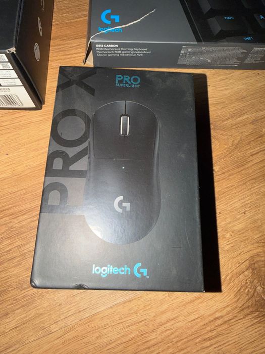 Vând mouse Logitech Pro Superlight