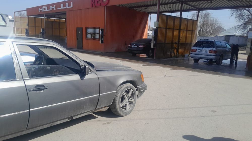 Мерседес 124 седан