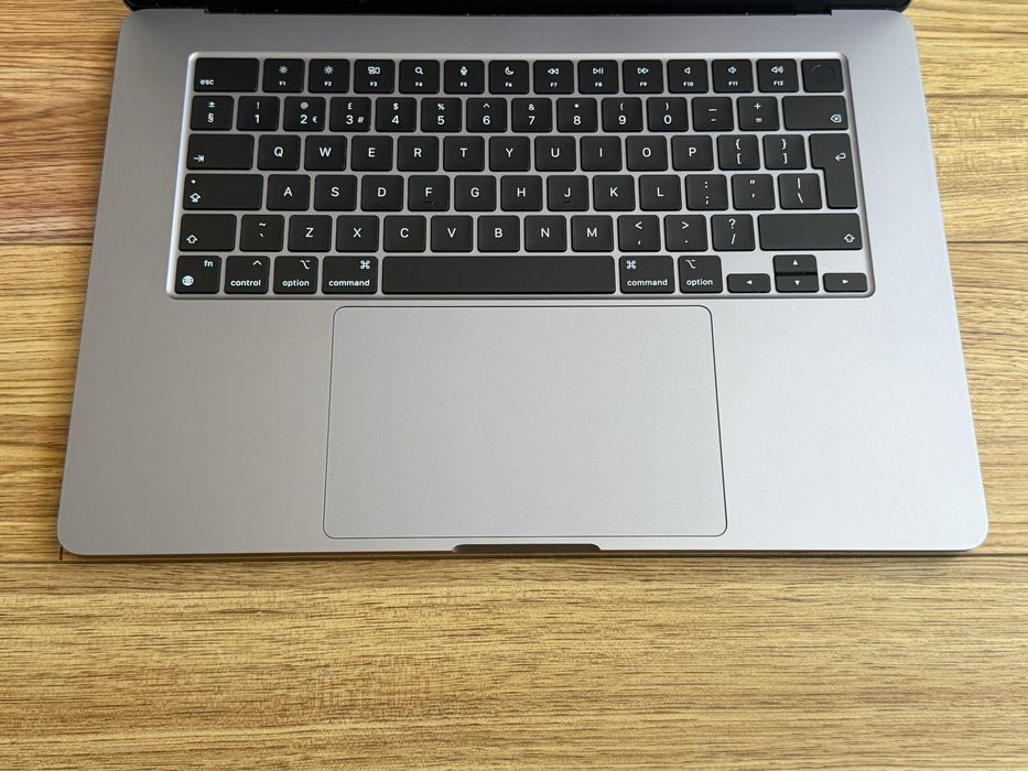 MacBook Air 15 M2`8 CPU/10 GPU/8GB RAM/256GB SSD/Бат 99%/Като Нов