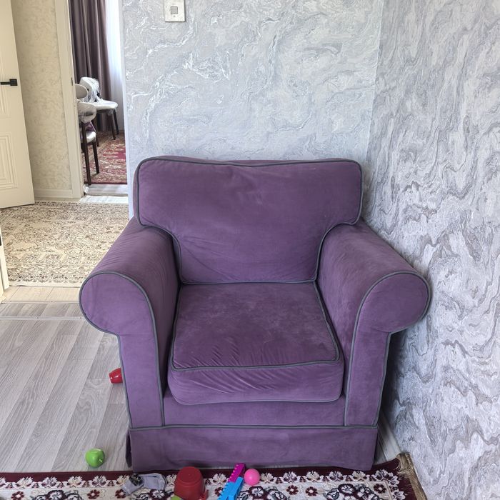 Продам диван.  Длина дивана 3 м