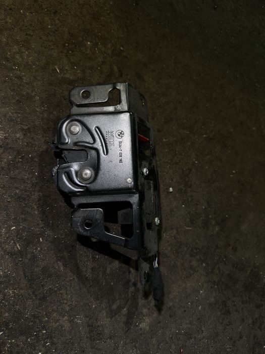 Машинка / Брава заключване заден капак BMW e46