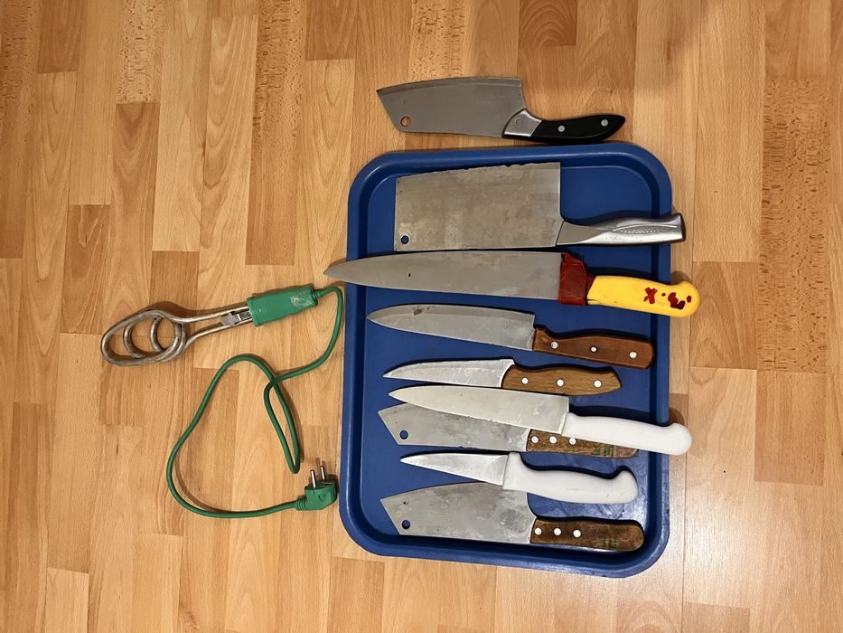 Ножи кипятильник доска поднос кухонная утварь