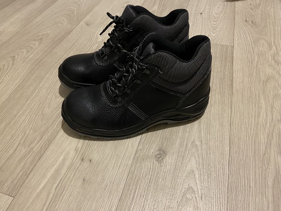 Продам ботинки мужские