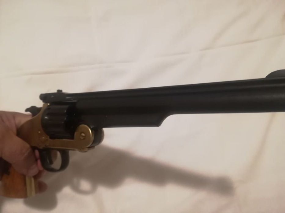 Огромен револвер, армейски пистолет Smith&Wesson. Реплика за ценители