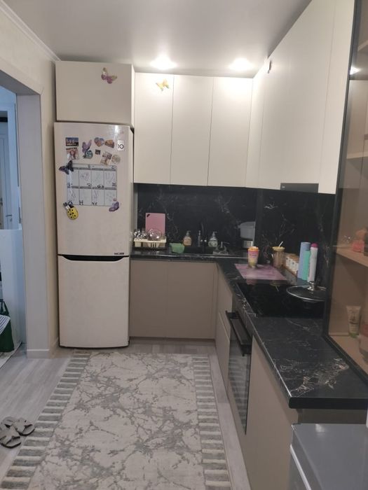 Продам 1 комн квар. 9-17,  1. этаж.