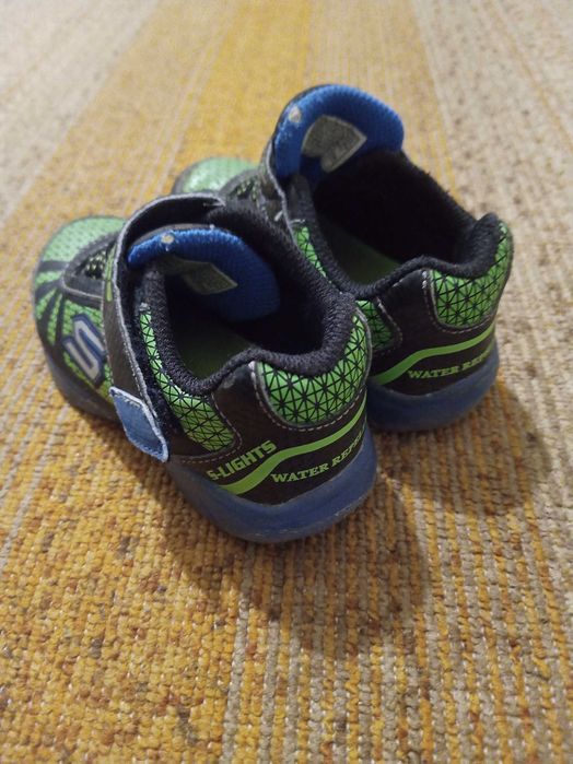 Оригинални маратонки Адидас и Скечърс- ном.27 и 26,Розови пантофи