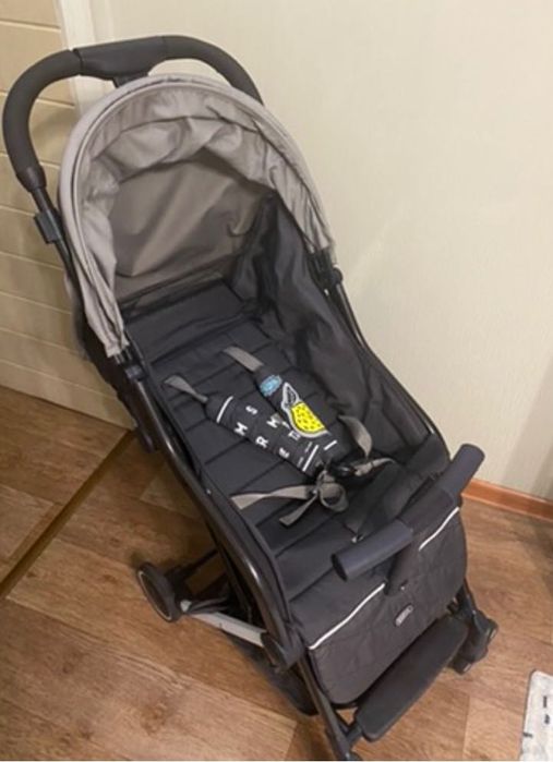 Продаю прогулочную коляску