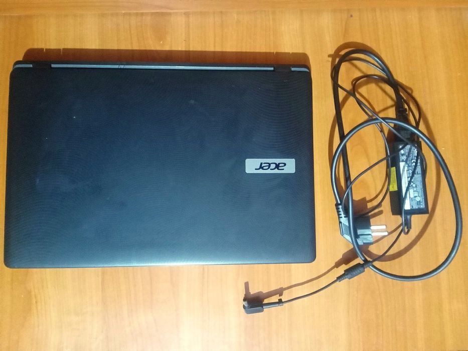 Laptop Acer functional - pentru browsing/filme