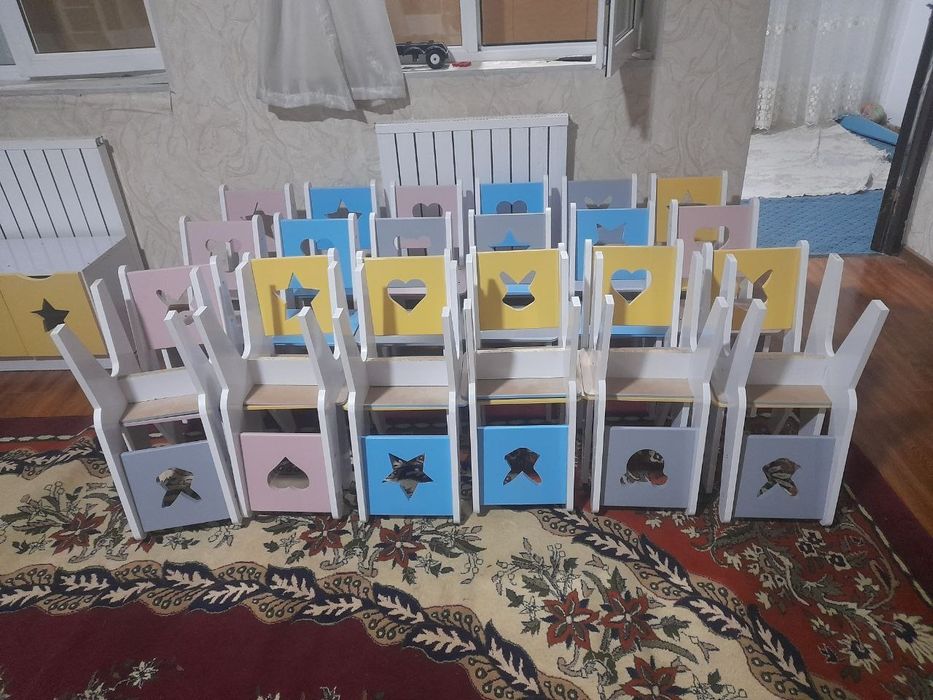 bolalar uchun mo'ljallangan stol stular