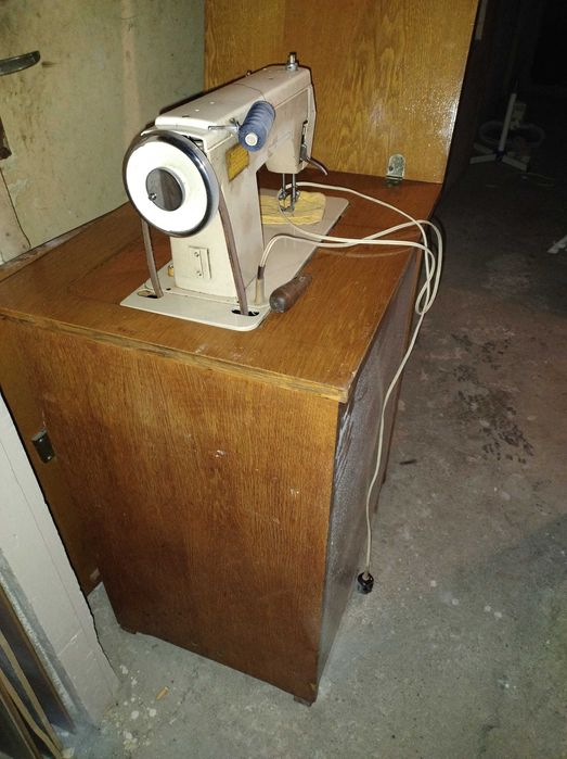 Крачна шевна машина