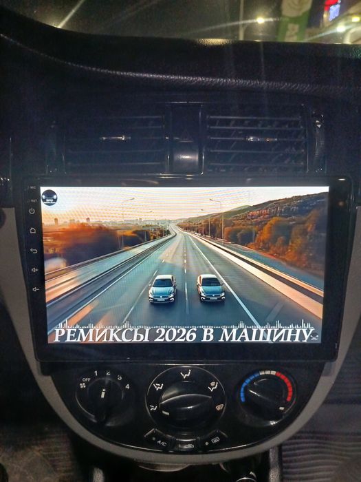 Teyes manitor arginal ramkasi bilan.