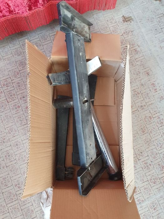 Метална стойка за ТВ