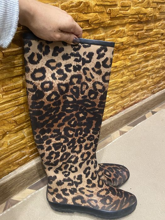 Продается резиновые сапоги