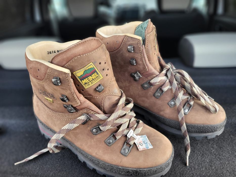 Bocanci de munte Meindl 38 39 si Eddie Bauer 43  Noi