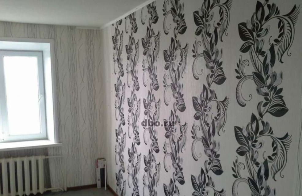 Клеим обои, делаем левкас