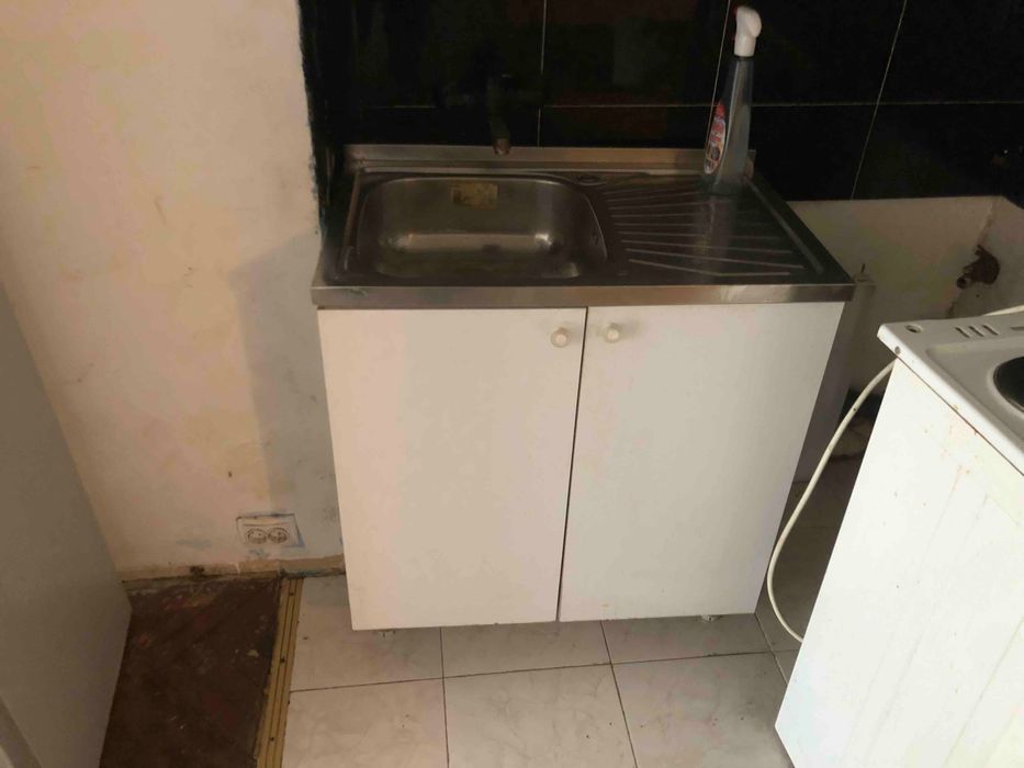 Продавам кухненска мивка