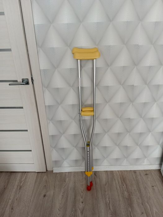 Костыли алюминиевые.