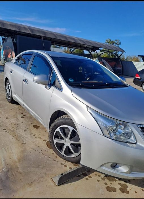Vând Toyota Avensis