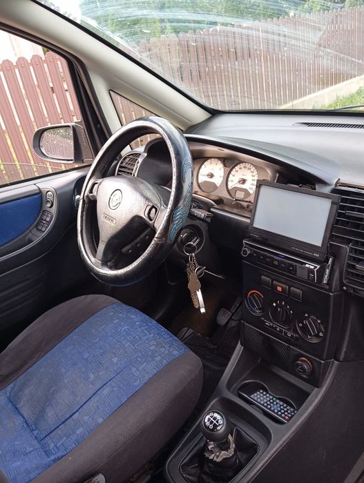 Vând Opel Zafira