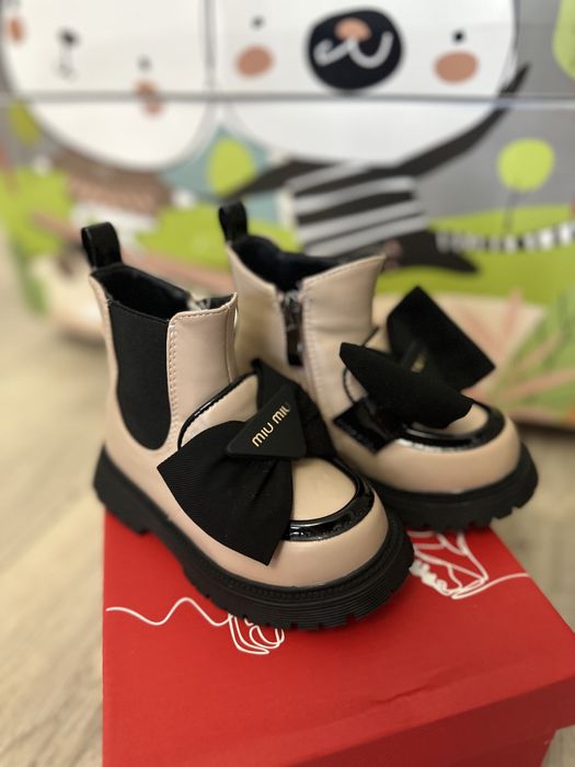 Продам детские ботинки осень/весна