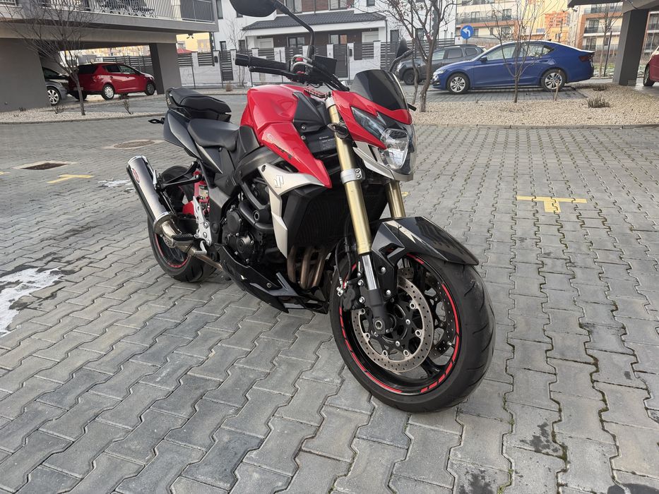 Suzuki GSR 750