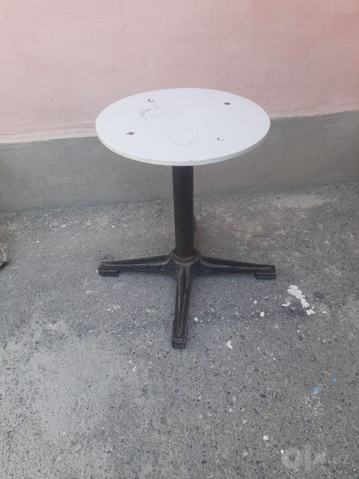 Продаеться железный стул