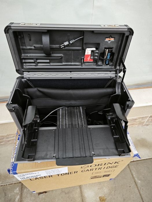 Куфар за инструменти или оборудване.