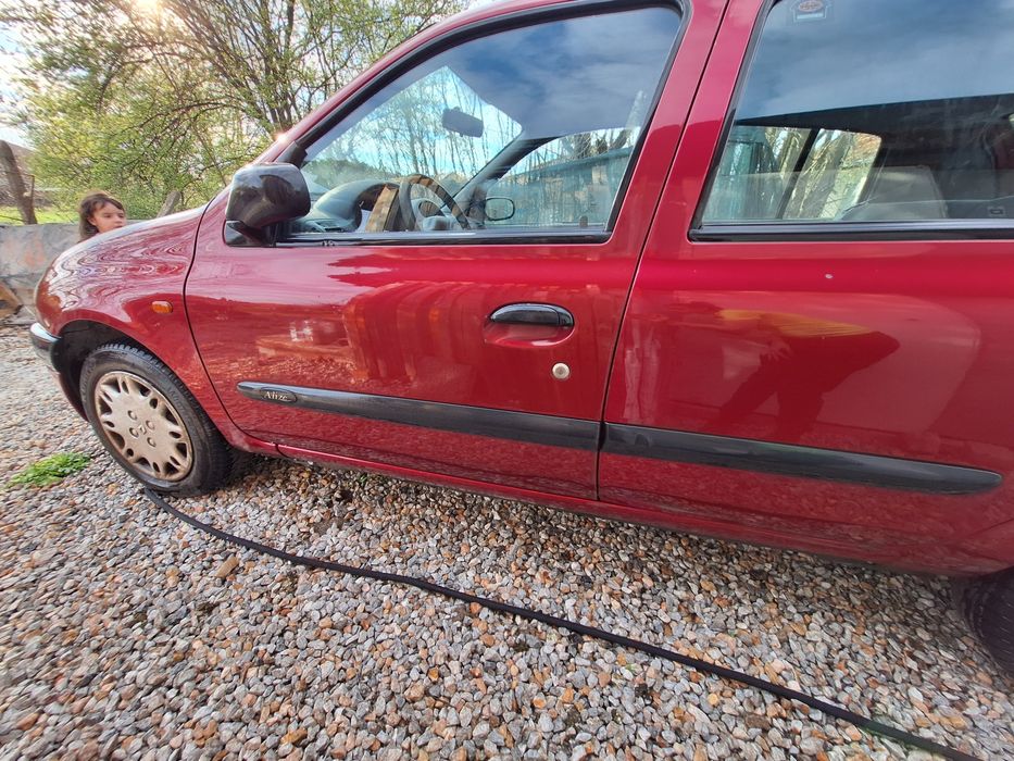 Продава се Renault Clio 1.2 бензин, 2000 г