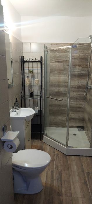 Închiriez garsoniera