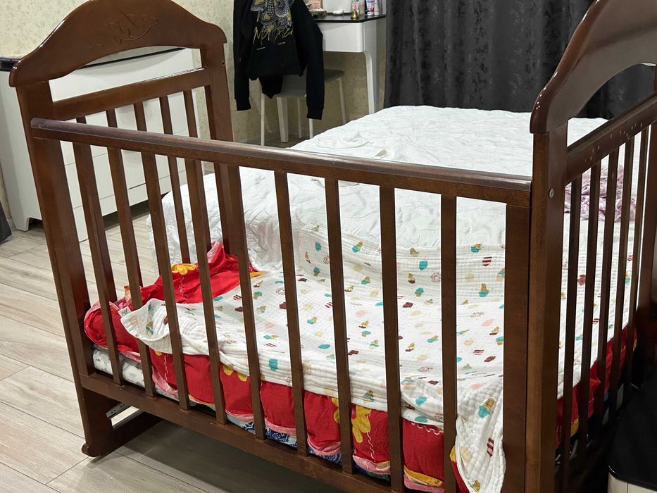 детская кровать (ДЕРЕВО) с качалкой