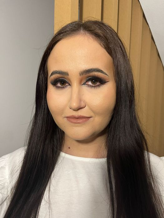 Servicii Make-Up – La mine sau la tine acasă!
