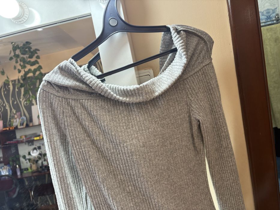 Серый костюм закрытый