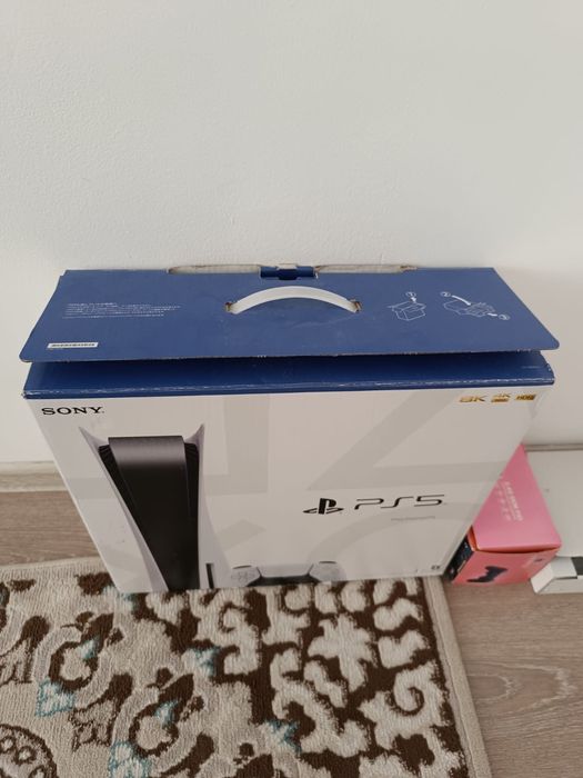 Продаю ps5 срочно.