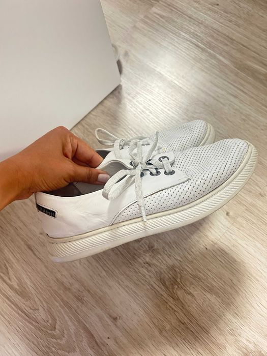 Маратонки и обувки 37 номер