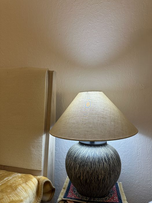 Прикроватный светильник