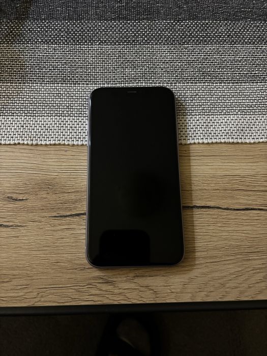 Продавам Iphone 11