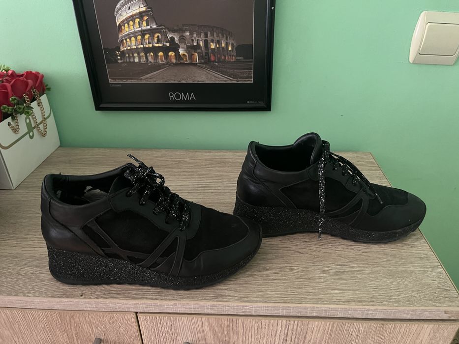 Черни сникърси