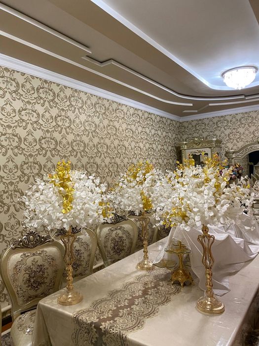 Shohona gullar suniy stol uchun