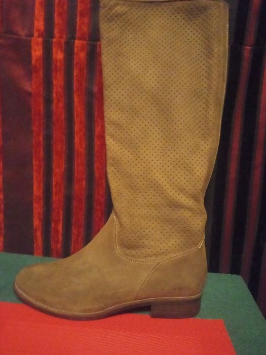 Сапоги жен. Португалия. перфорированная нат.замша. 38р