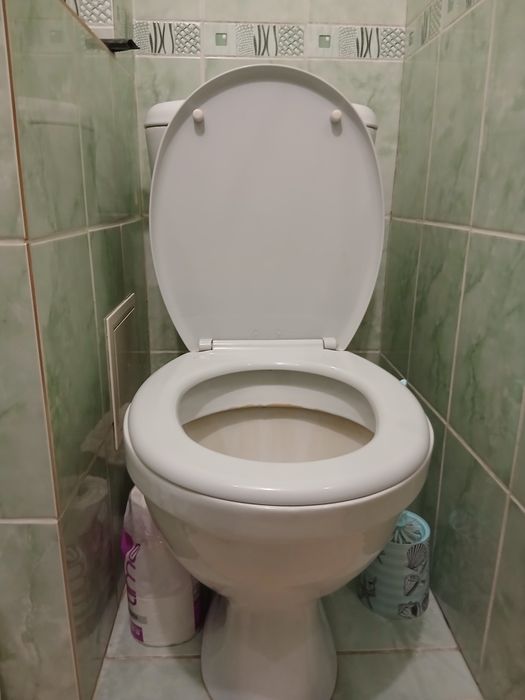 Продам унитаз с бочком