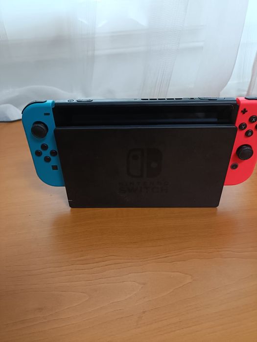 Vând Nintendo Switch stare foarte bună+ 1 joc