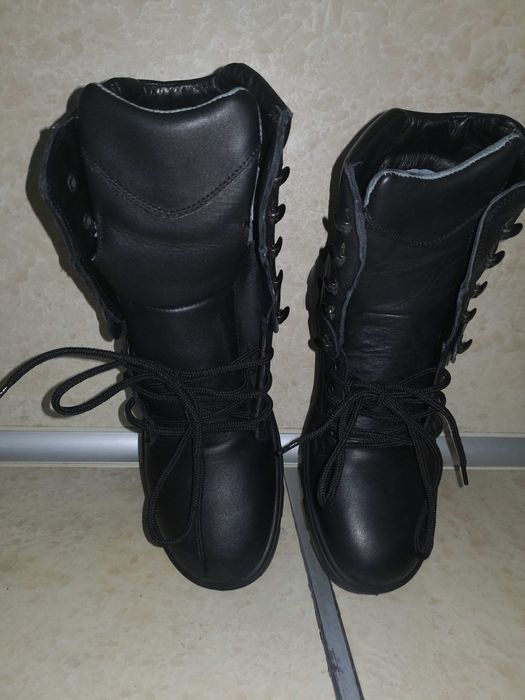Продавам,нови, оригинални, полицайски боти